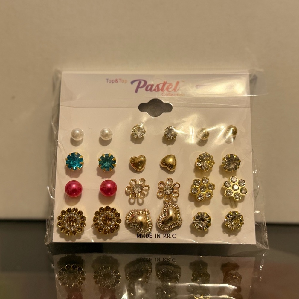 Stylish Stud Earring Set with Gold Accents - Picture 8 of 8